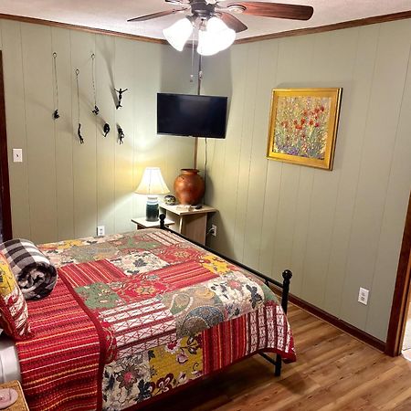 The Iris Garden Downtown Cottages And Suites Nashville Room photo