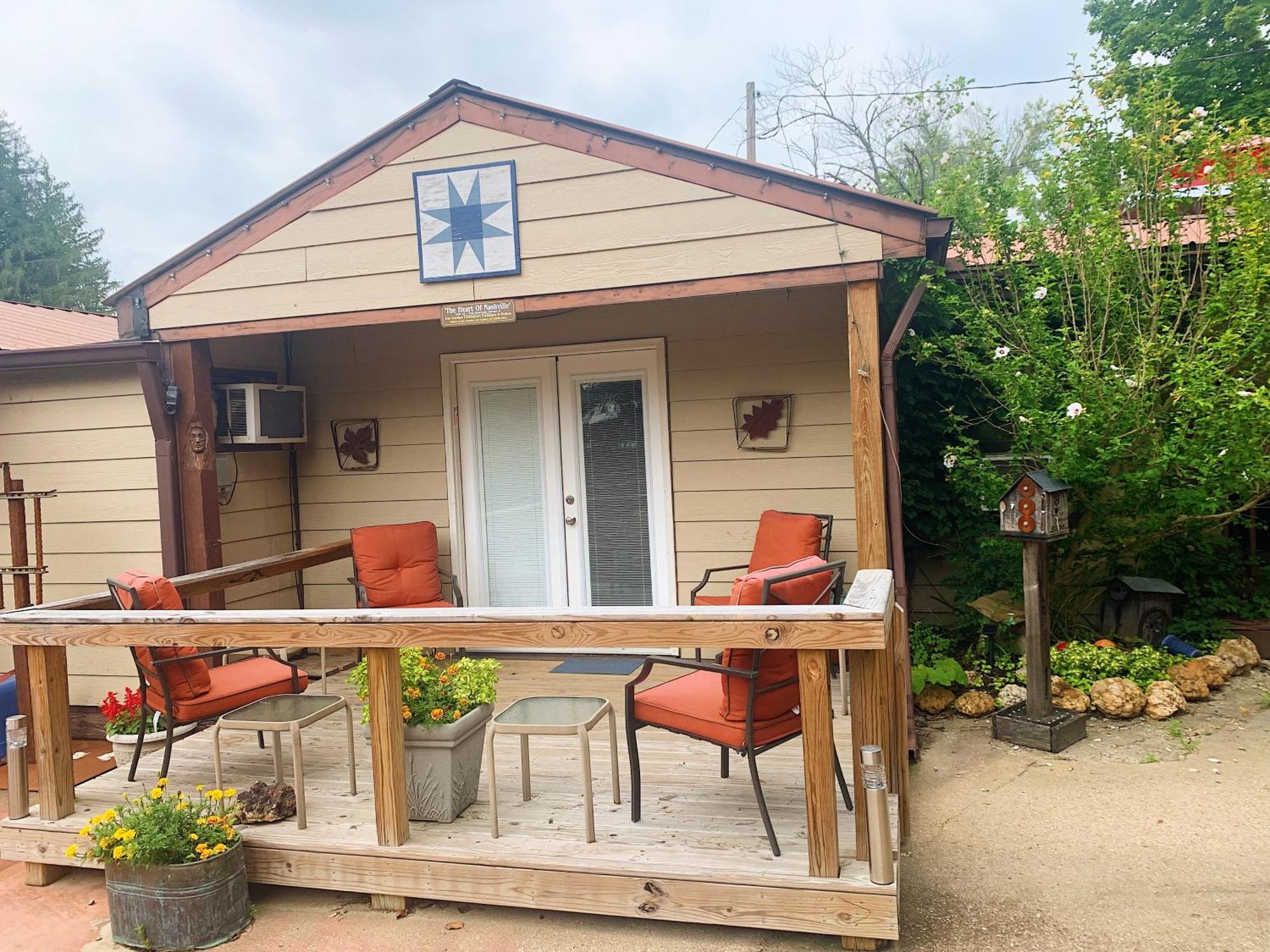 The Iris Garden Downtown Cottages And Suites Nashville Room photo