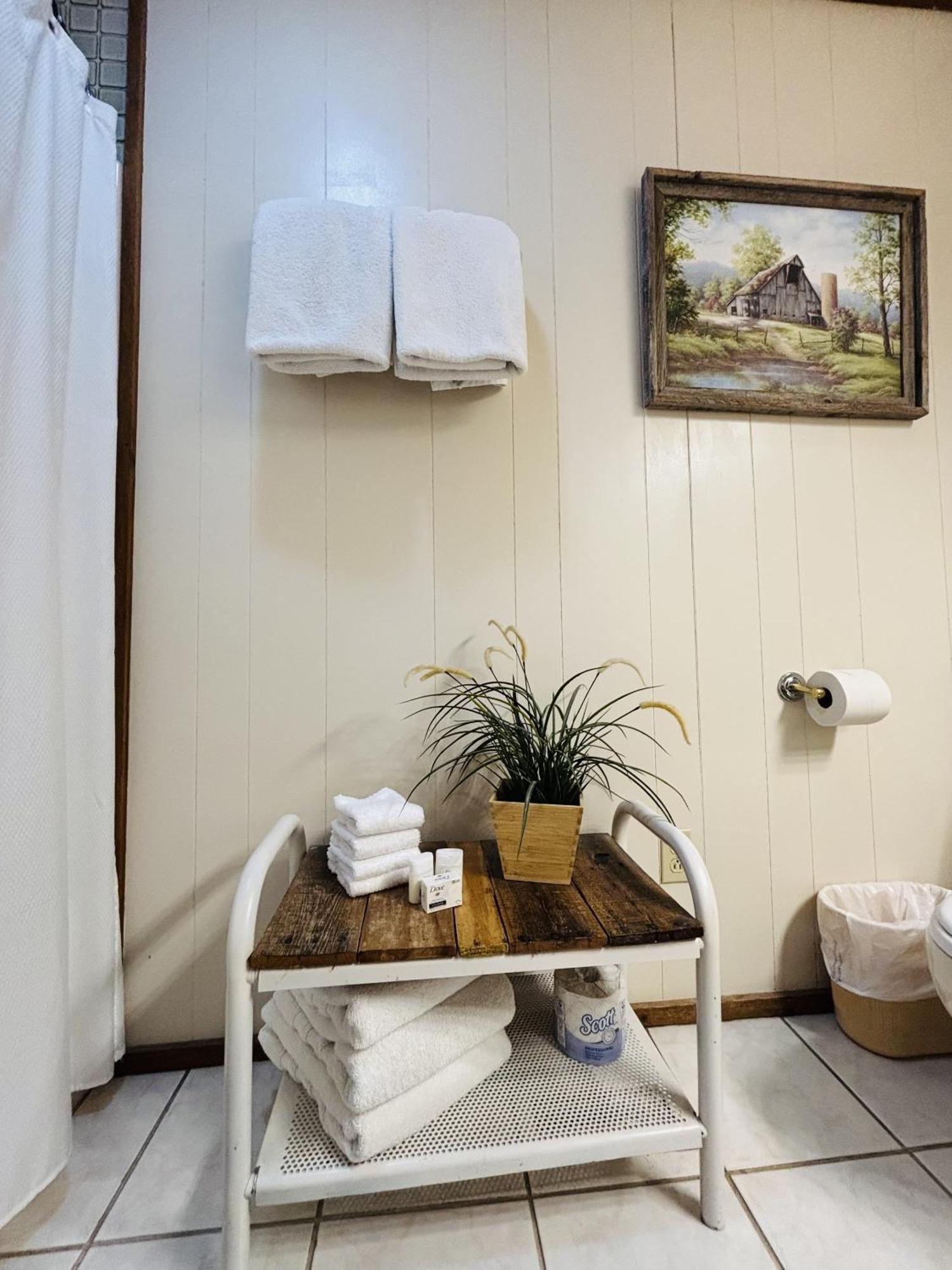 The Iris Garden Downtown Cottages And Suites Nashville Room photo