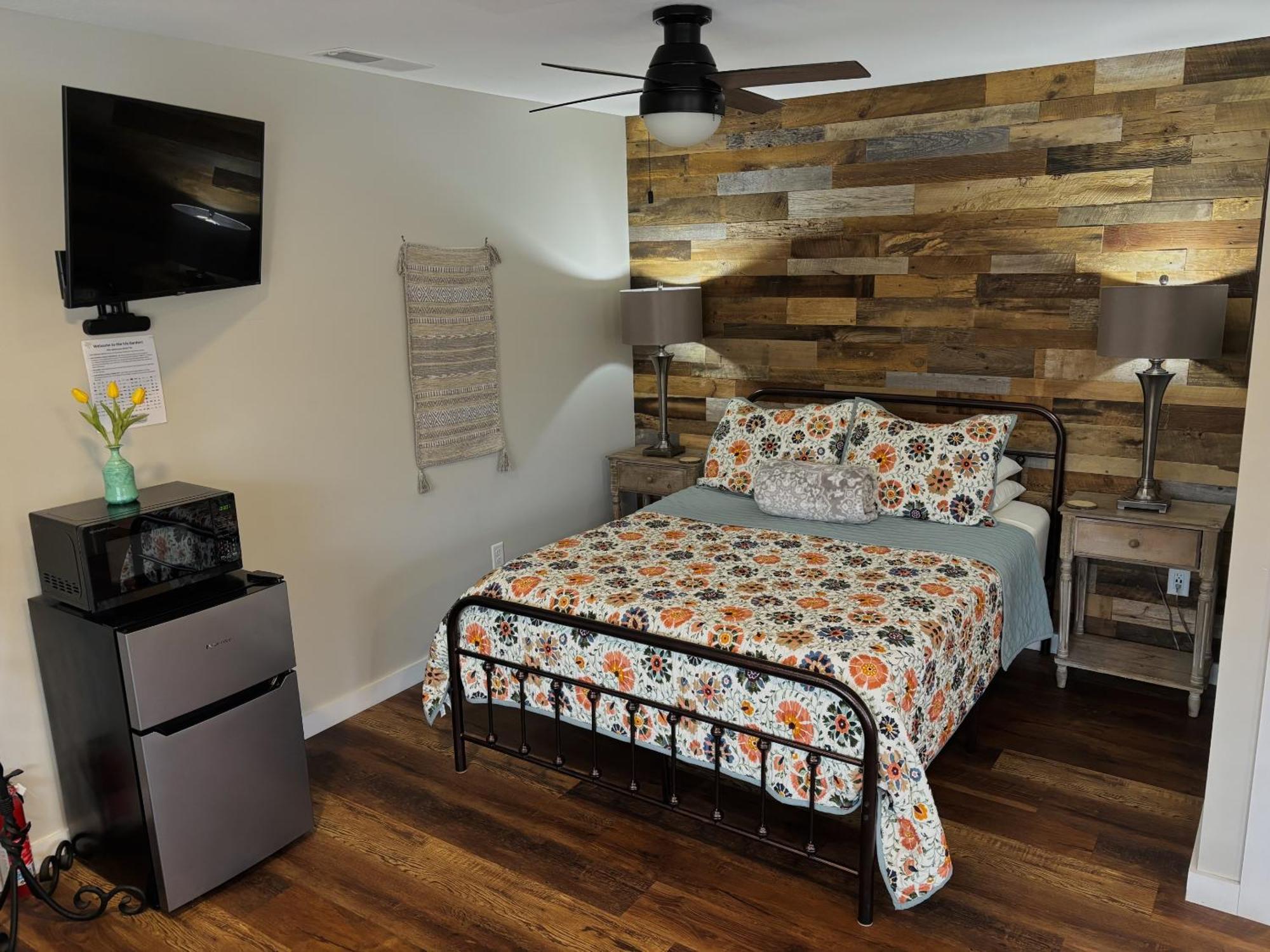 The Iris Garden Downtown Cottages And Suites Nashville Room photo