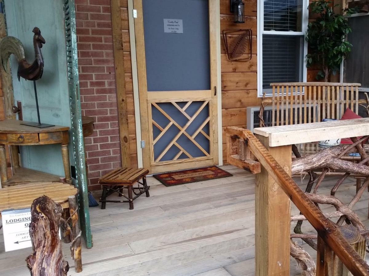 The Iris Garden Downtown Cottages And Suites Nashville Room photo